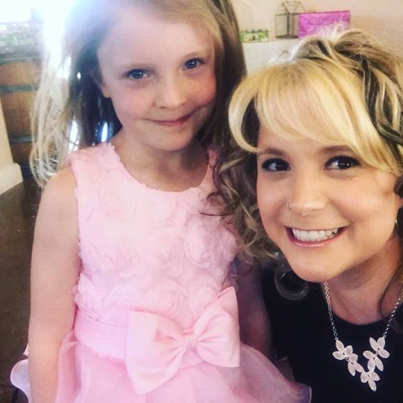 Meet your Posher, Jenn - Picture 1 of 1